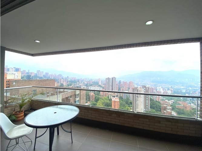 Apartamento de 2 alcobas en arriendo en El Tesoro, Medellín, 147 m² · foto 6 de 16