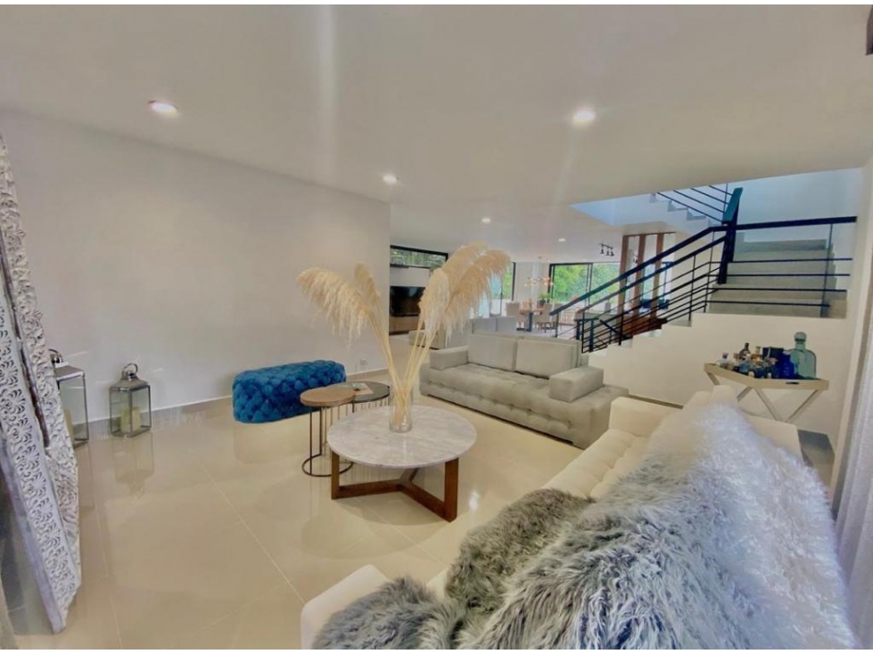 Casa en arriendo en El Poblado, Medellín · foto 6 de 24