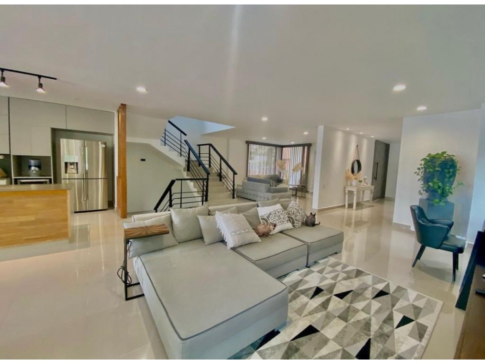 Casa en arriendo en El Poblado, Medellín · foto 7 de 24