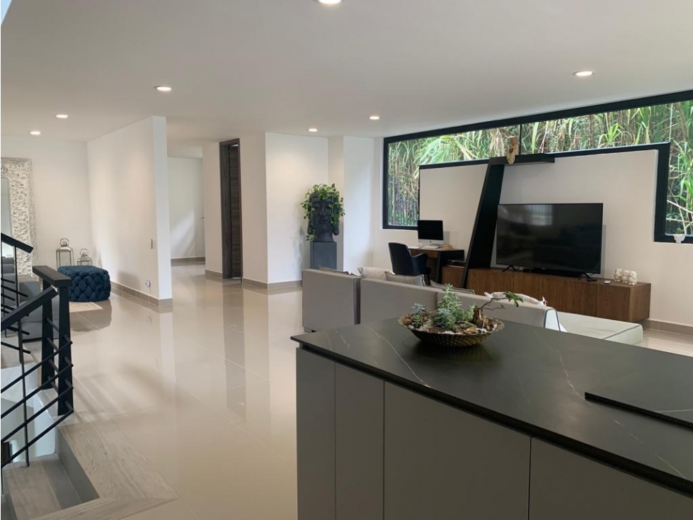 Casa en arriendo en El Poblado, Medellín · foto 8 de 24