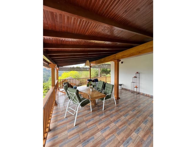 Casa de 4 alcobas en arriendo en Guarne, 237 m² · foto 2 de 16