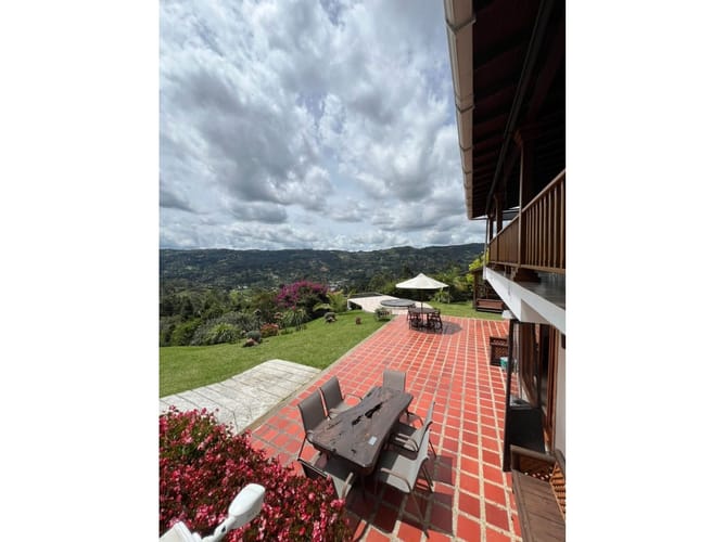Casa de 4 alcobas en arriendo en Guarne, 237 m² · foto 8 de 16