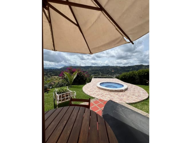 Casa de 4 alcobas en arriendo en Guarne, 237 m² · foto 9 de 16