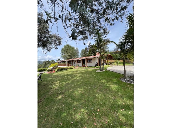 Casa de 4 alcobas en arriendo en Guarne, 237 m² · foto 11 de 16