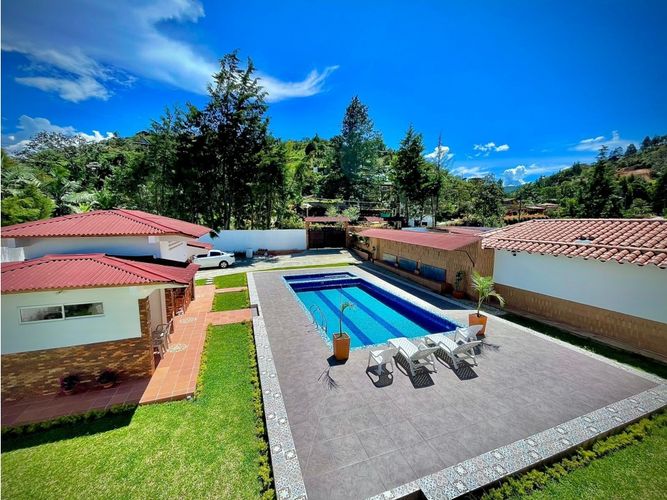 Casa de 5 alcobas en arriendo en El Porvenir, Guarne, 400 m² · foto 2 de 24