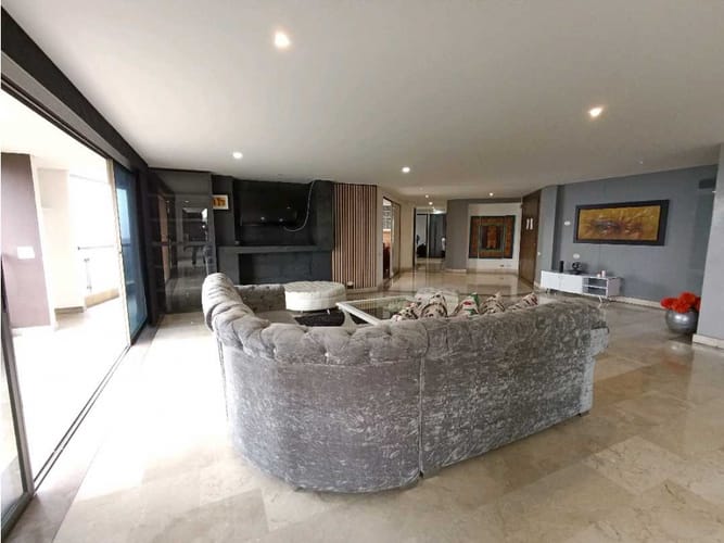 Apartamento de 4 alcobas en arriendo en San Lucas, Medellín, 400 m² · foto 5 de 24