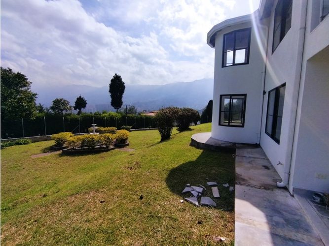 Casa de 4 alcobas en arriendo en San Rafael, Envigado, 380 m² · foto 3 de 24