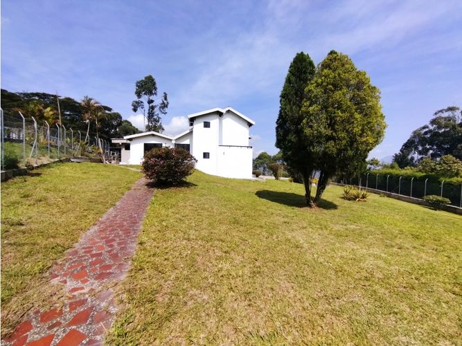 Casa de 4 alcobas en arriendo en San Rafael, Envigado, 380 m² · foto 5 de 24