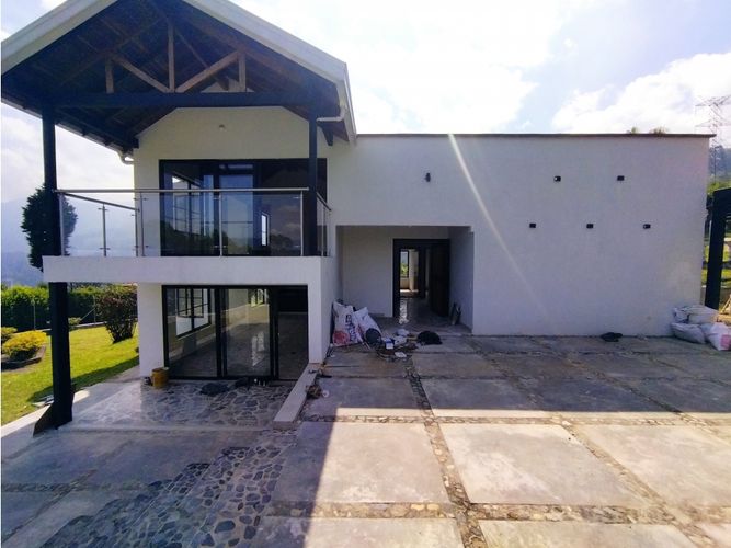 Casa de 4 alcobas en arriendo en San Rafael, Envigado, 380 m² · foto 8 de 24