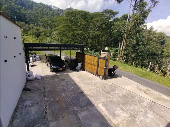 Casa de 4 alcobas en arriendo en San Rafael, Envigado, 380 m² · foto 9 de 24
