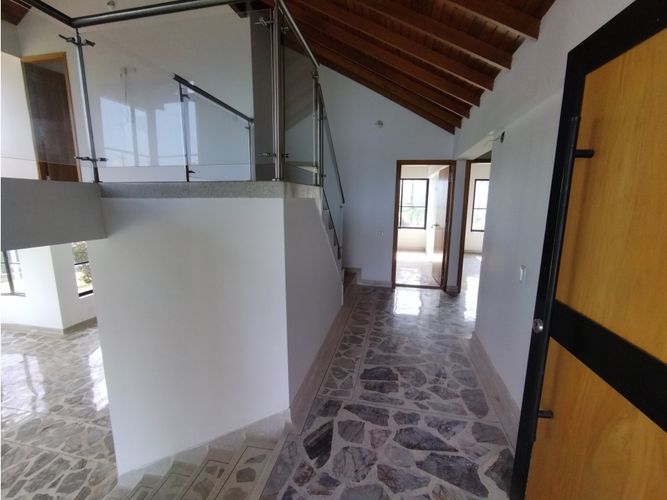Casa de 4 alcobas en arriendo en San Rafael, Envigado, 380 m² · foto 10 de 24