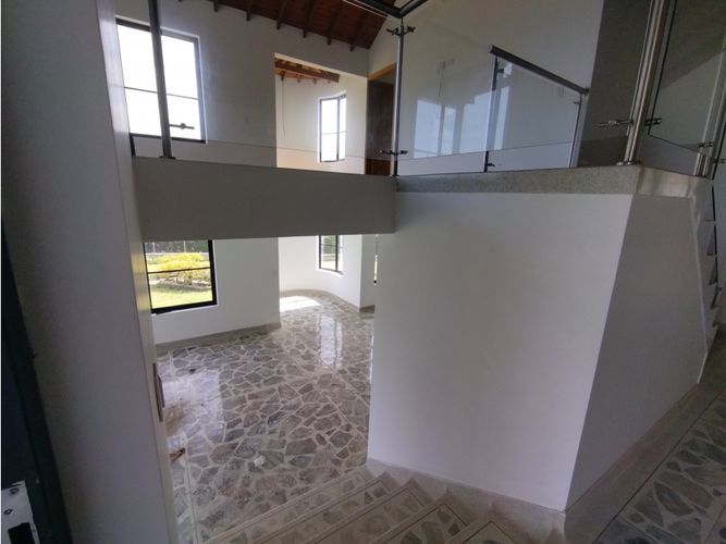 Casa de 4 alcobas en arriendo en San Rafael, Envigado, 380 m² · foto 11 de 24