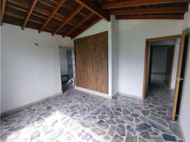Casa de 4 alcobas en arriendo en San Rafael, Envigado, 380 m² · foto 17 de 24