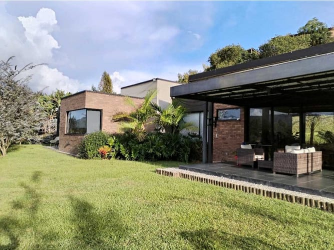 Casa de 4 alcobas en arriendo en San Jose, Guarne, 277 m² · foto 2 de 16