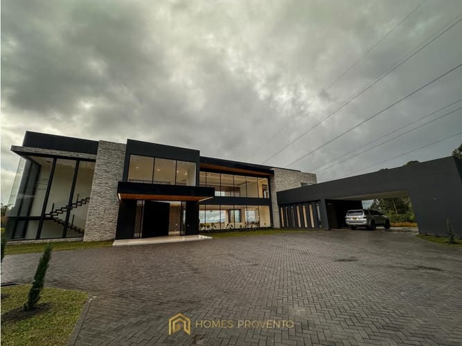 Casa de 7 alcobas en arriendo en El Tablazo, Rionegro, 1000 m² · foto 2 de 24