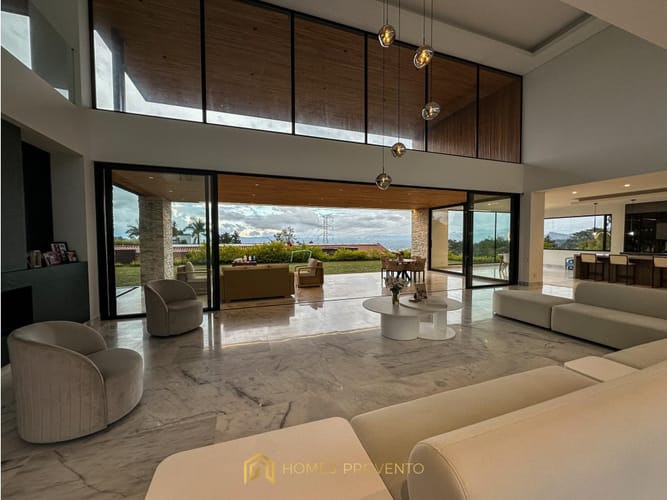 Casa de 7 alcobas en arriendo en El Tablazo, Rionegro, 1000 m² · foto 3 de 24