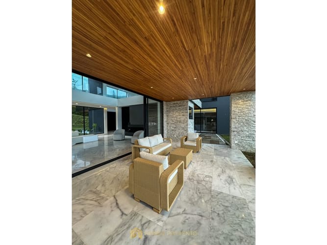 Casa de 7 alcobas en arriendo en El Tablazo, Rionegro, 1000 m² · foto 20 de 24