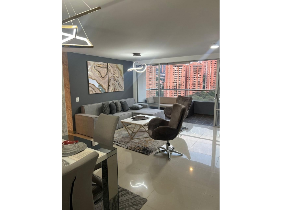 Apartamento en arriendo en El Poblado, Medellín · foto 2 de 24