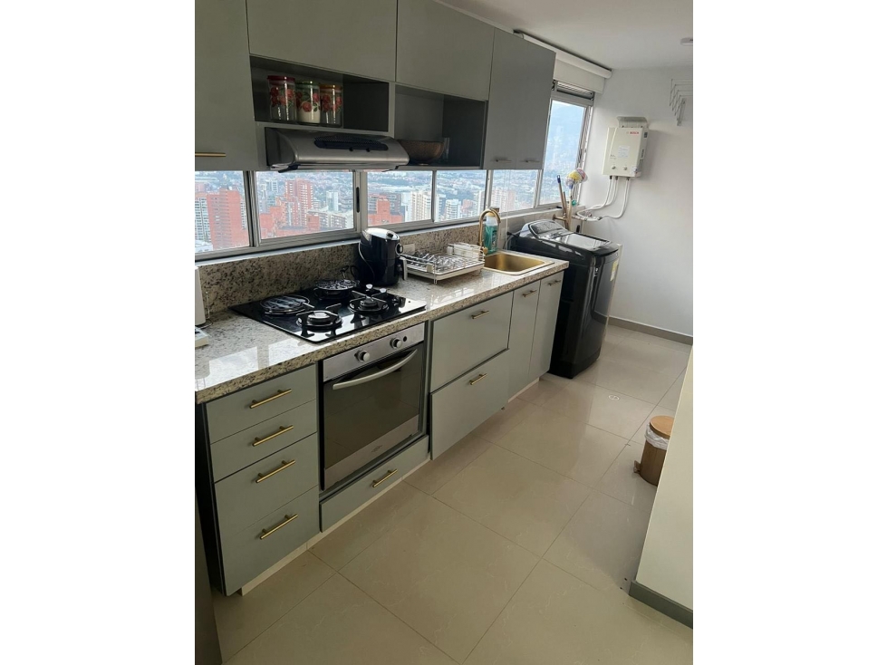 Apartamento en arriendo en El Poblado, Medellín · foto 9 de 24