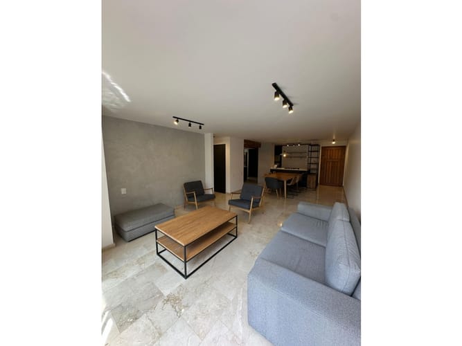 Apartaestudio en arriendo en El Castillo, Medellín, 130 m² · foto 2 de 12