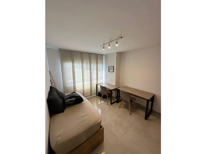 Apartaestudio en arriendo en El Castillo, Medellín, 130 m² · foto 3 de 12