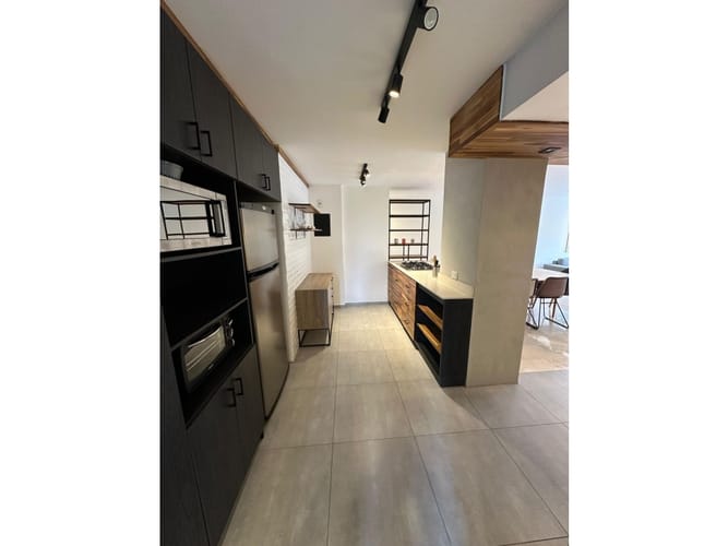 Apartaestudio en arriendo en El Castillo, Medellín, 130 m² · foto 4 de 12