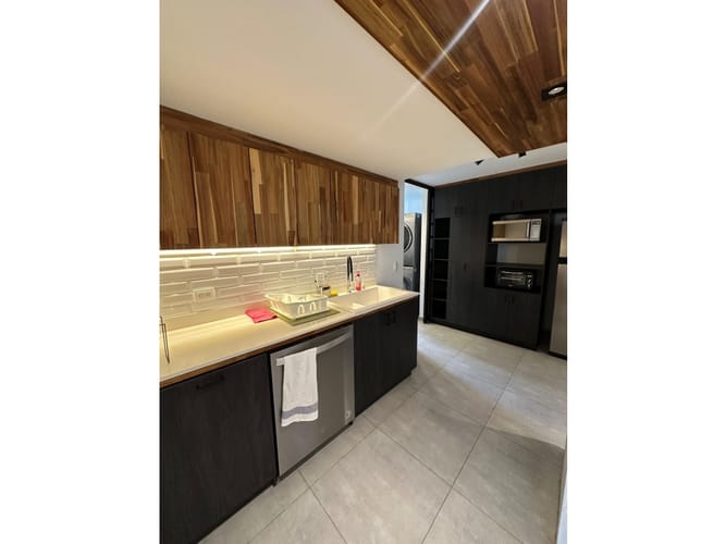 Apartaestudio en arriendo en El Castillo, Medellín, 130 m² · foto 5 de 12