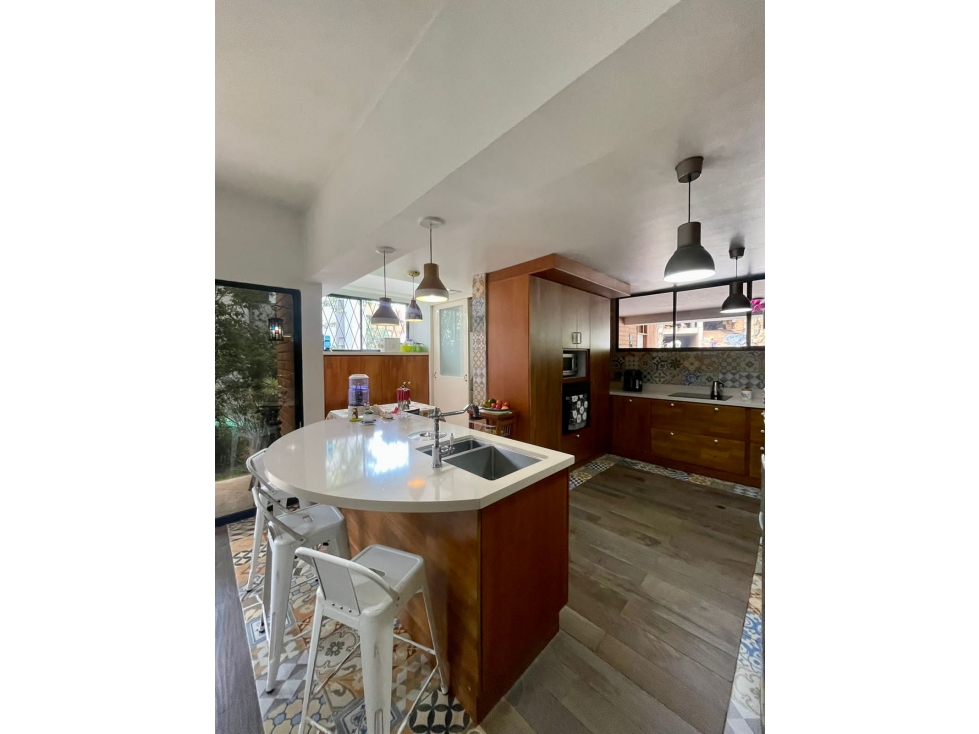 Casa en arriendo en El Poblado, Medellín · foto 8 de 24