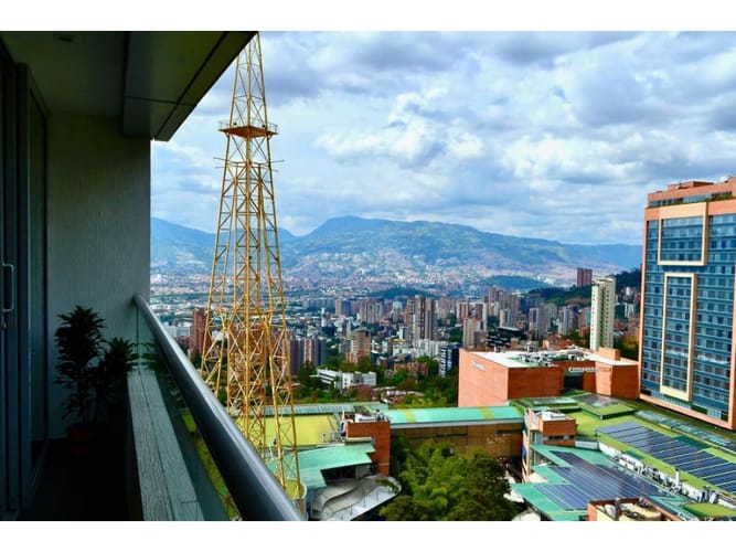 Apartamento de 2 alcobas en arriendo en El Tesoro, Medellín, 87 m² · foto 2 de 24