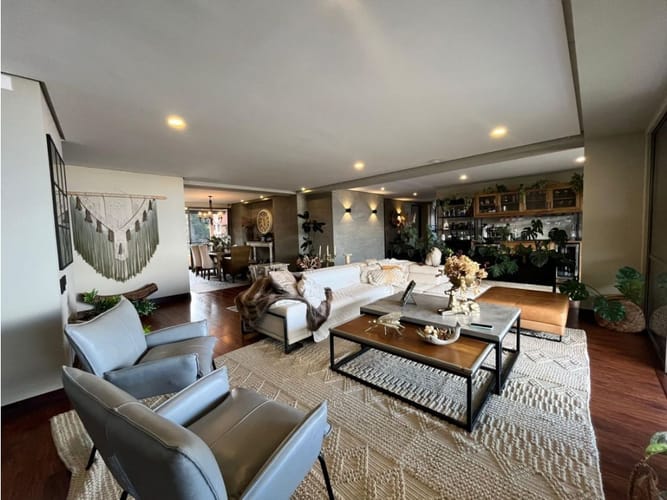 Apartamento de 3 alcobas en arriendo en El Tesoro, Medellín, 260 m² · foto 3 de 24
