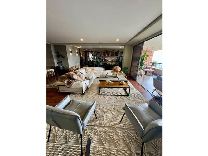 Apartamento de 3 alcobas en arriendo en El Tesoro, Medellín, 260 m² · foto 14 de 24
