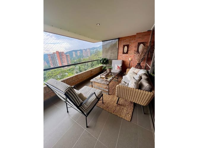 Apartamento de 3 alcobas en arriendo en El Tesoro, Medellín, 260 m² · foto 17 de 24