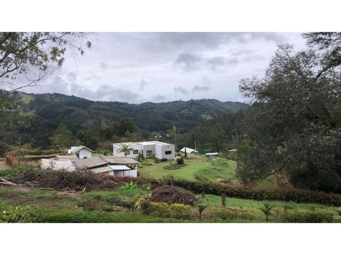 Casa de 5 alcobas en arriendo en El Porvenir, Guarne, 200 m² · foto 4 de 12