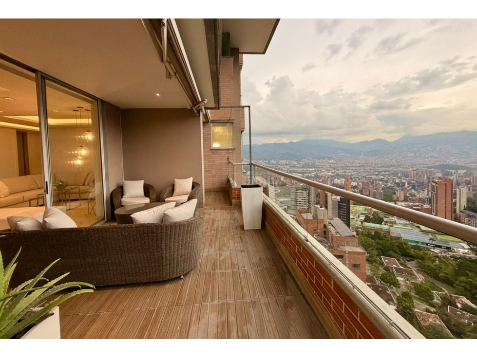 Apartamento en arriendo en El Poblado, Medellín · foto 3 de 24