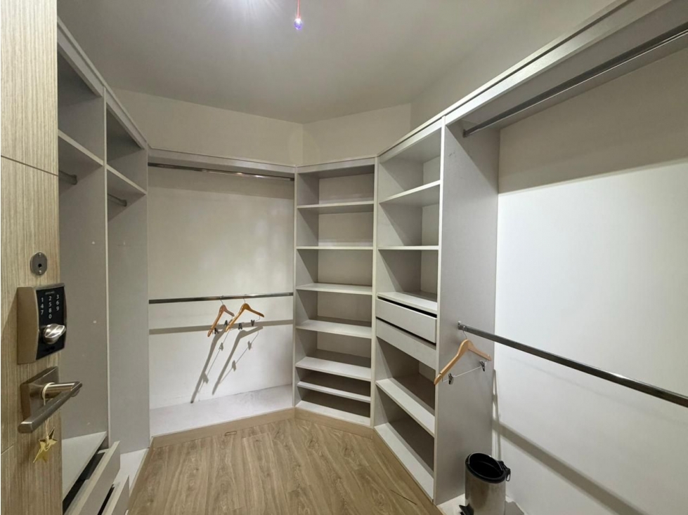 Apartamento en arriendo en El Poblado, Medellín · foto 18 de 24