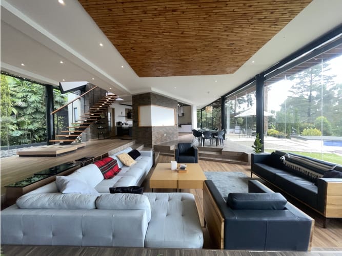 Casa de 3 alcobas en arriendo en Altos Del Poblado, Medellín, 412 m² · foto 4 de 24