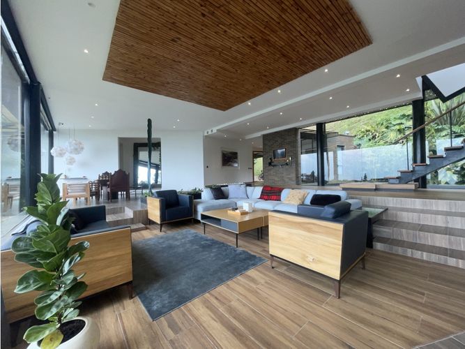 Casa de 3 alcobas en arriendo en Altos Del Poblado, Medellín, 412 m² · foto 5 de 24