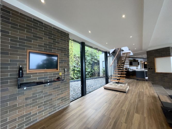 Casa de 3 alcobas en arriendo en Altos Del Poblado, Medellín, 412 m² · foto 9 de 24