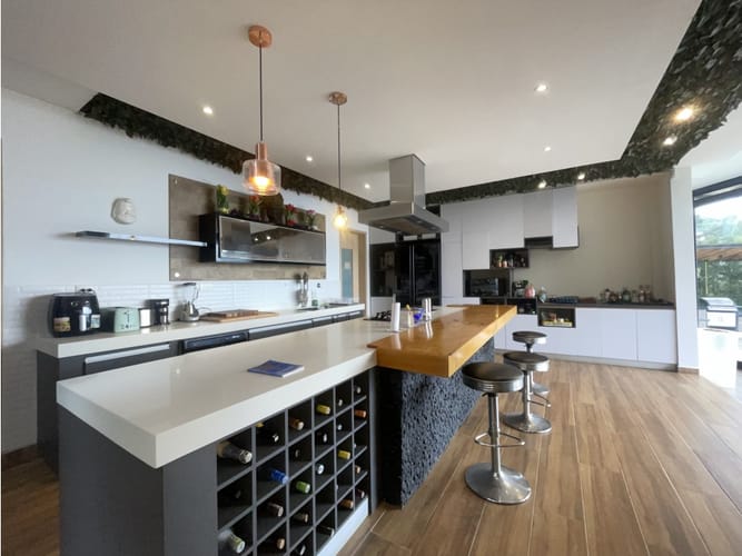 Casa de 3 alcobas en arriendo en Altos Del Poblado, Medellín, 412 m² · foto 10 de 24