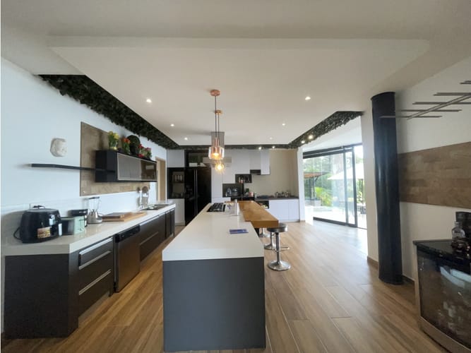 Casa de 3 alcobas en arriendo en Altos Del Poblado, Medellín, 412 m² · foto 12 de 24