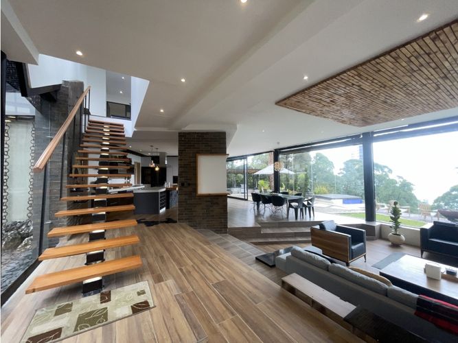 Casa de 3 alcobas en arriendo en Altos Del Poblado, Medellín, 412 m² · foto 13 de 24