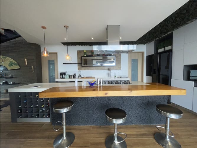 Casa de 3 alcobas en arriendo en Altos Del Poblado, Medellín, 412 m² · foto 14 de 24