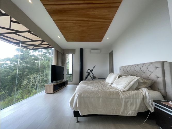 Casa de 3 alcobas en arriendo en Altos Del Poblado, Medellín, 412 m² · foto 17 de 24