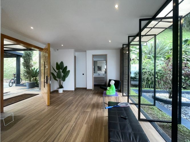 Casa de 3 alcobas en arriendo en Altos Del Poblado, Medellín, 412 m² · foto 21 de 24