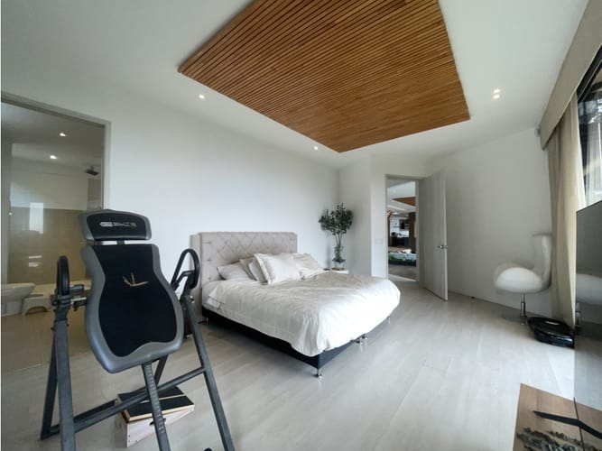Casa de 3 alcobas en arriendo en Altos Del Poblado, Medellín, 412 m² · foto 22 de 24