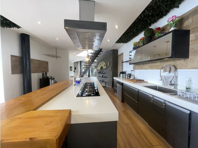 Casa de 3 alcobas en arriendo en Altos Del Poblado, Medellín, 412 m² · foto 24 de 24