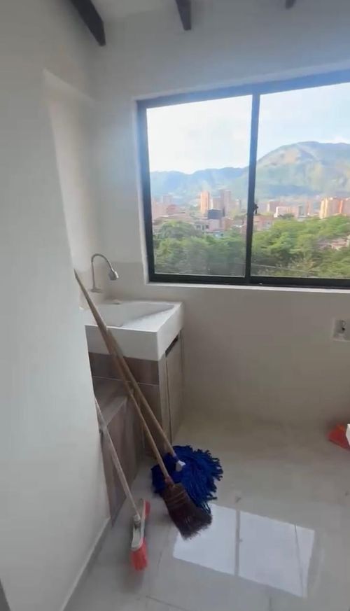 Apartamento de 3 alcobas en venta en Cabañas, Bello, 65 m² · foto 6 de 14