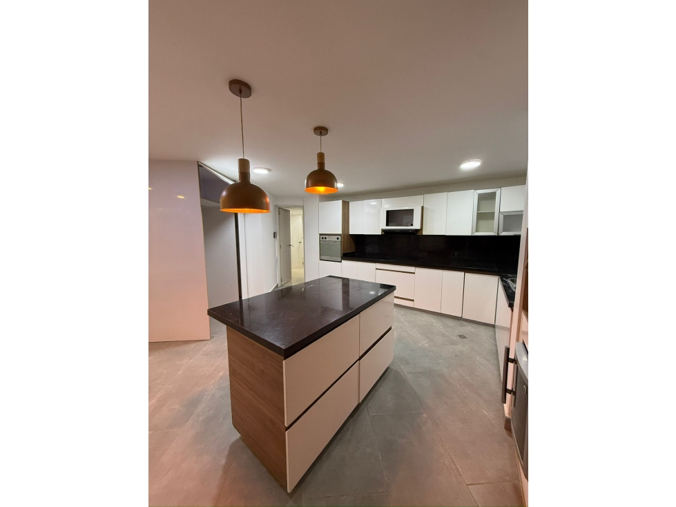 4BR House in El Poblado (310 m²) - 2