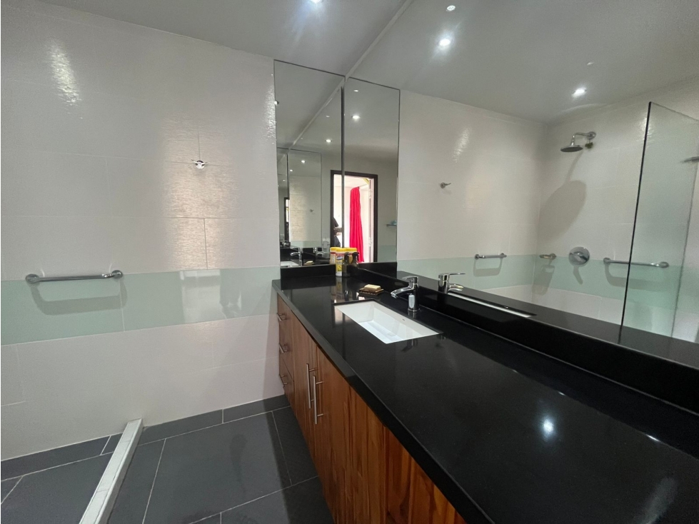Apartamento en arriendo en El Poblado, Medellín · foto 9 de 17