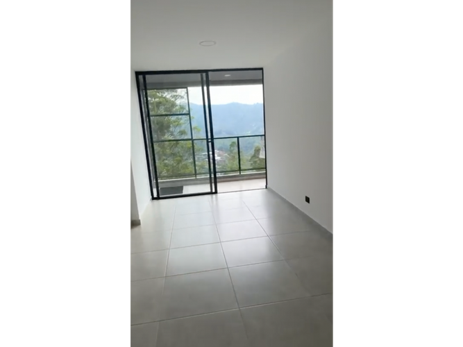 Apartamento de 2 alcobas en venta en Escobero, Envigado, 75 m² · foto 2 de 14
